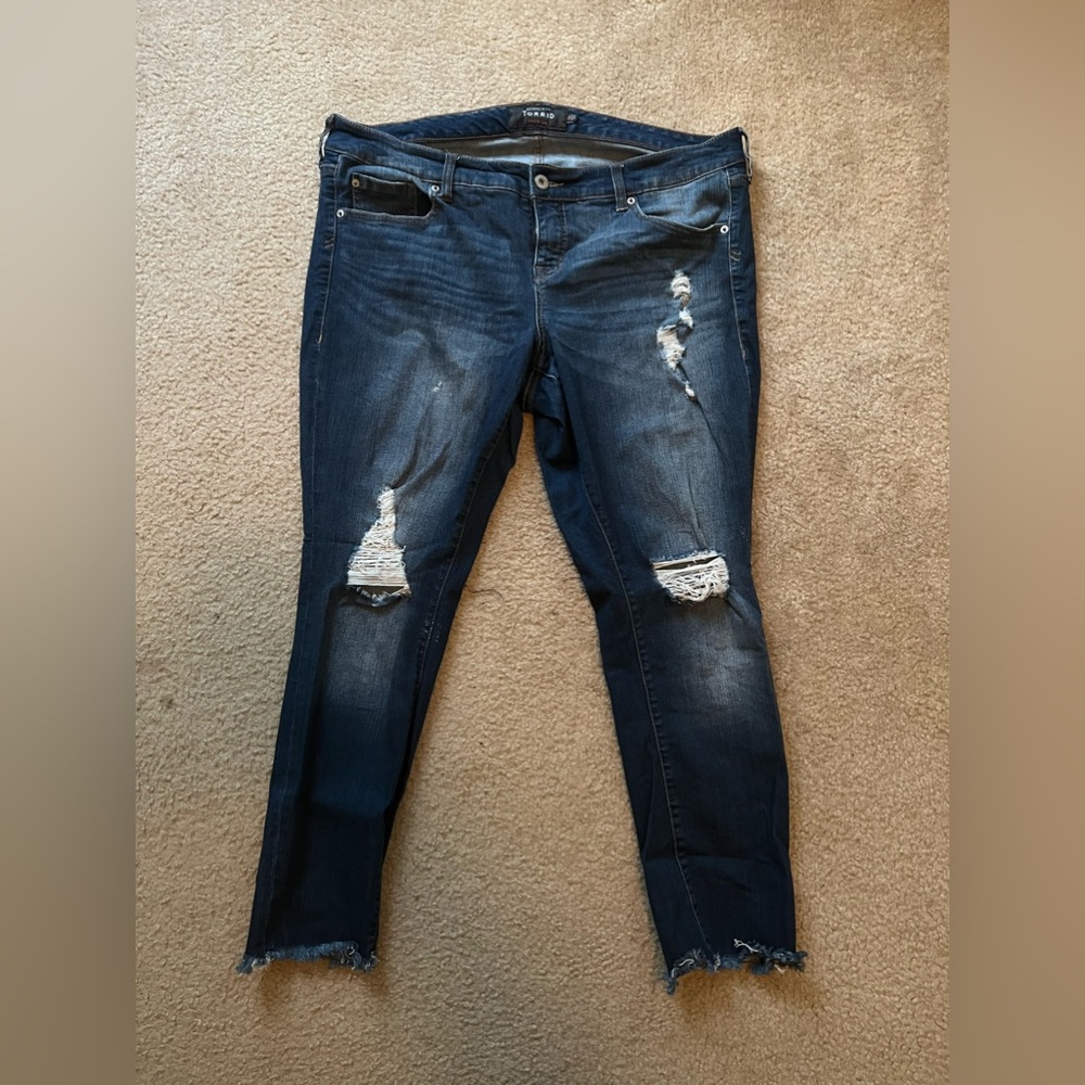Torrid ripped blue capri jeans